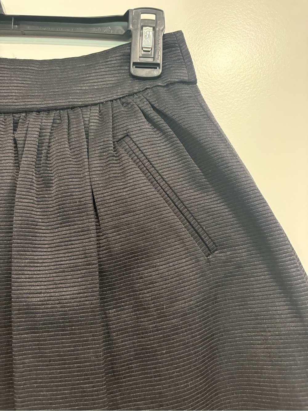 Women’s Banana Republic Black Pleated A-Line Skirt - Picture 2 of 5